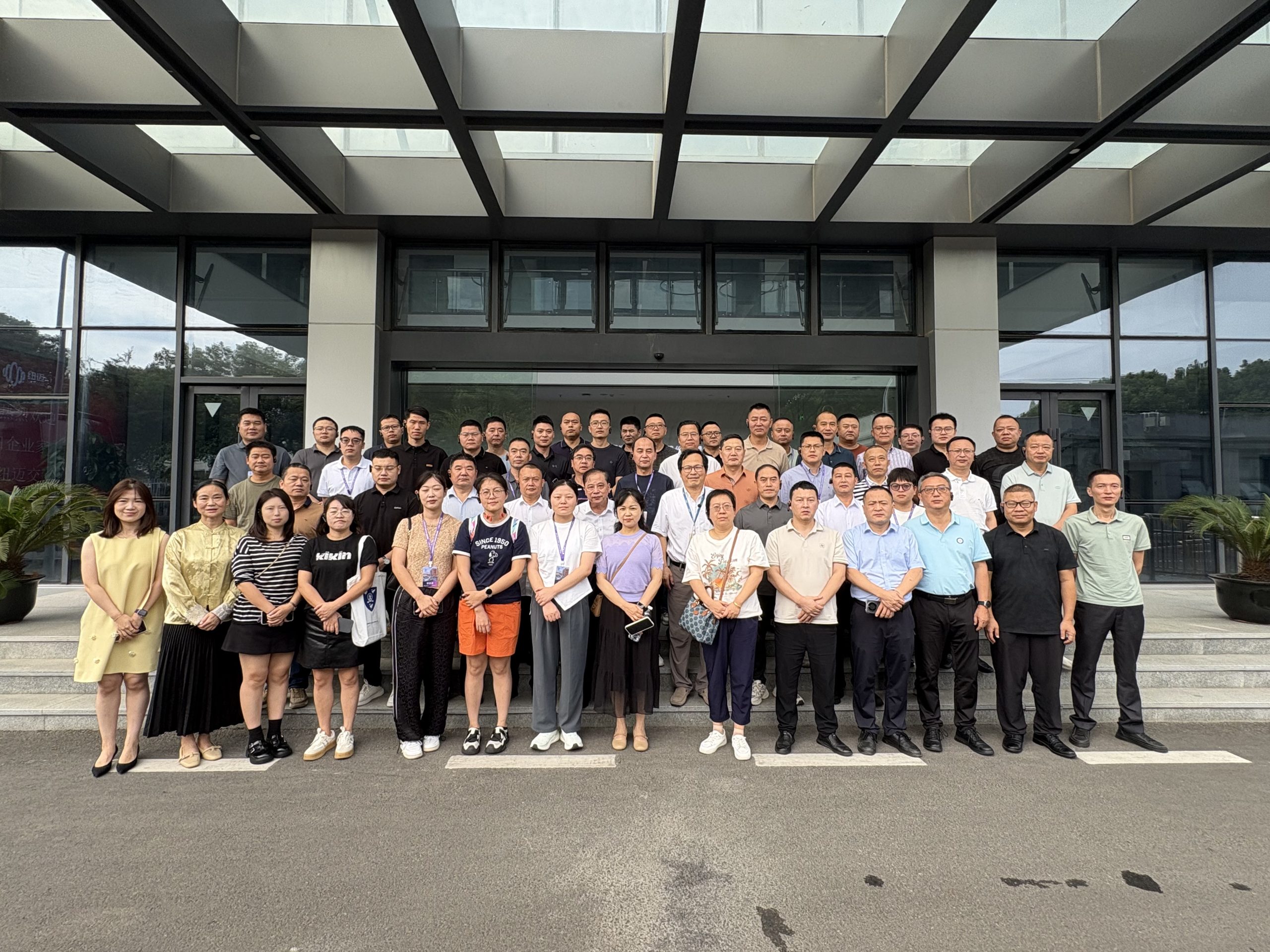 专精特新企业家代表团走进华体会在线-华体会中国
