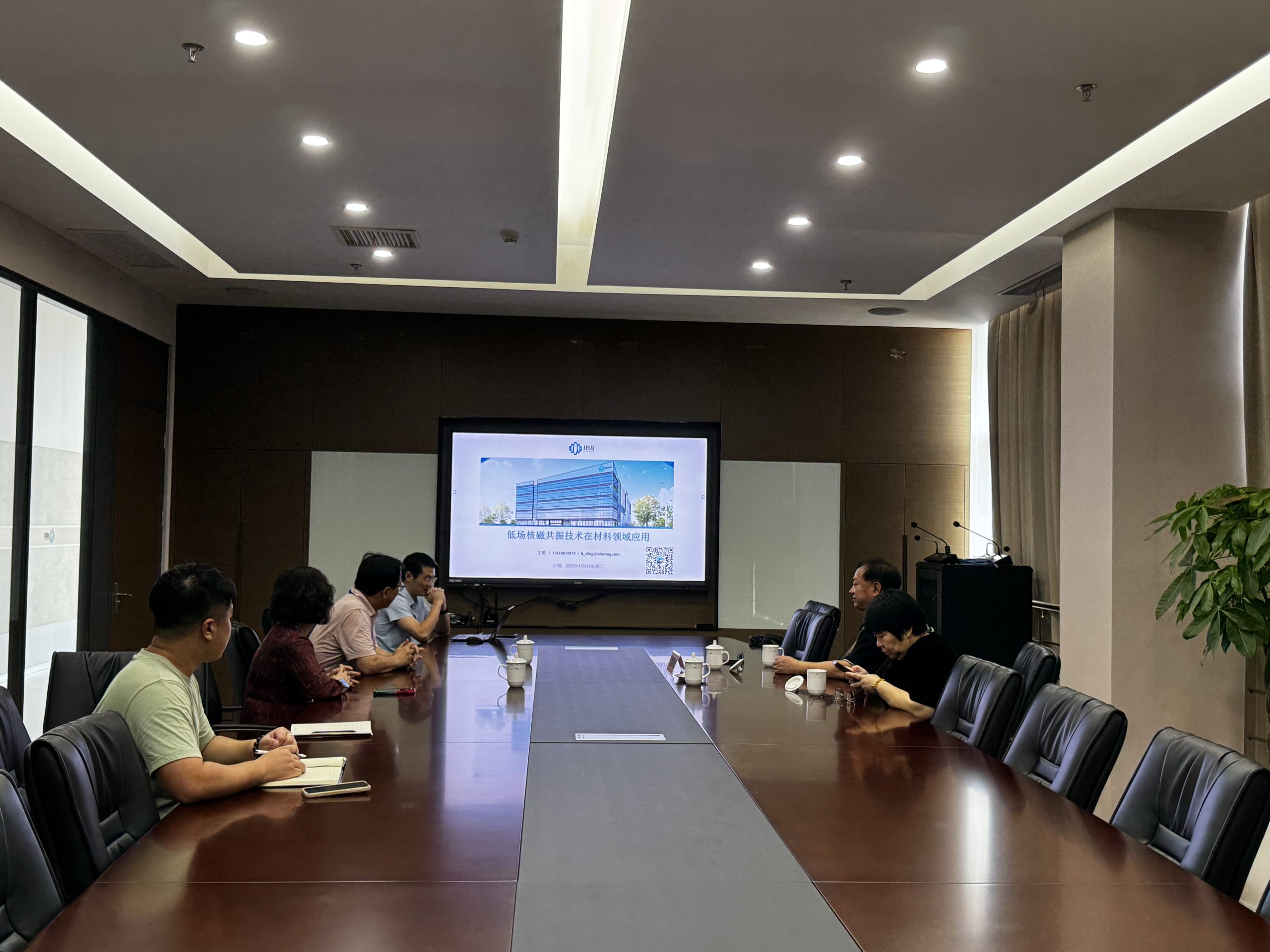 中国科学院江雷院士莅临华体会在线-华体会中国
考察指导！